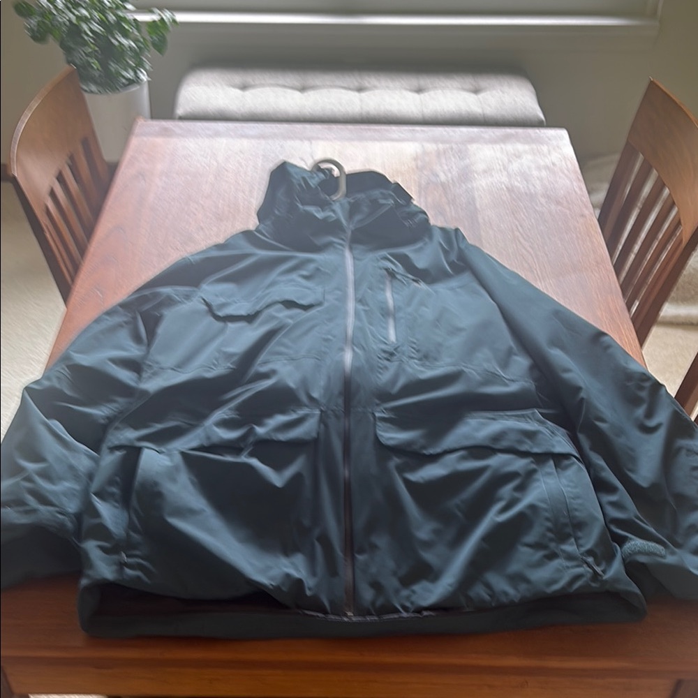 Mountain Hardwear Firefall insulated Ski/snowboard jacket
